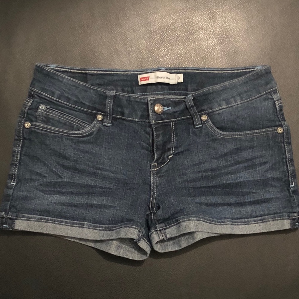 🔥😎Woman’s size 9 Levi shirt shorts😎🔥